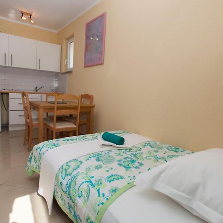 Apartments Damjanovic Makarska Room photo