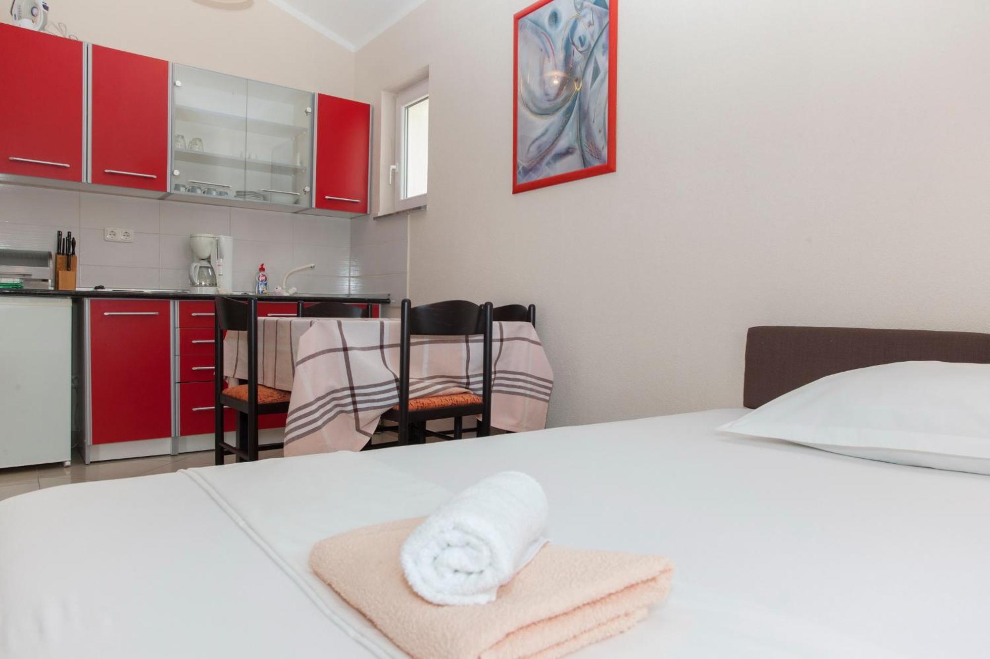 Apartments Damjanovic Makarska Room photo