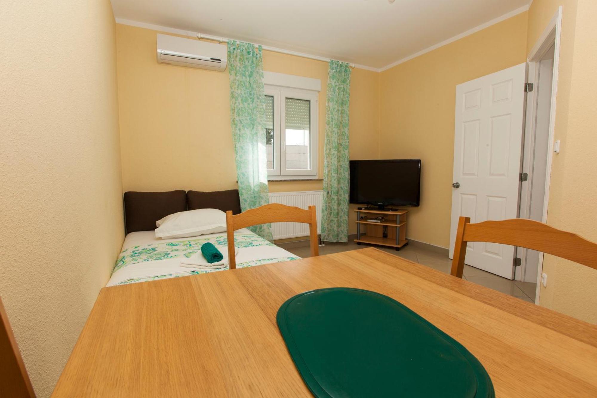 Apartments Damjanovic Makarska Room photo