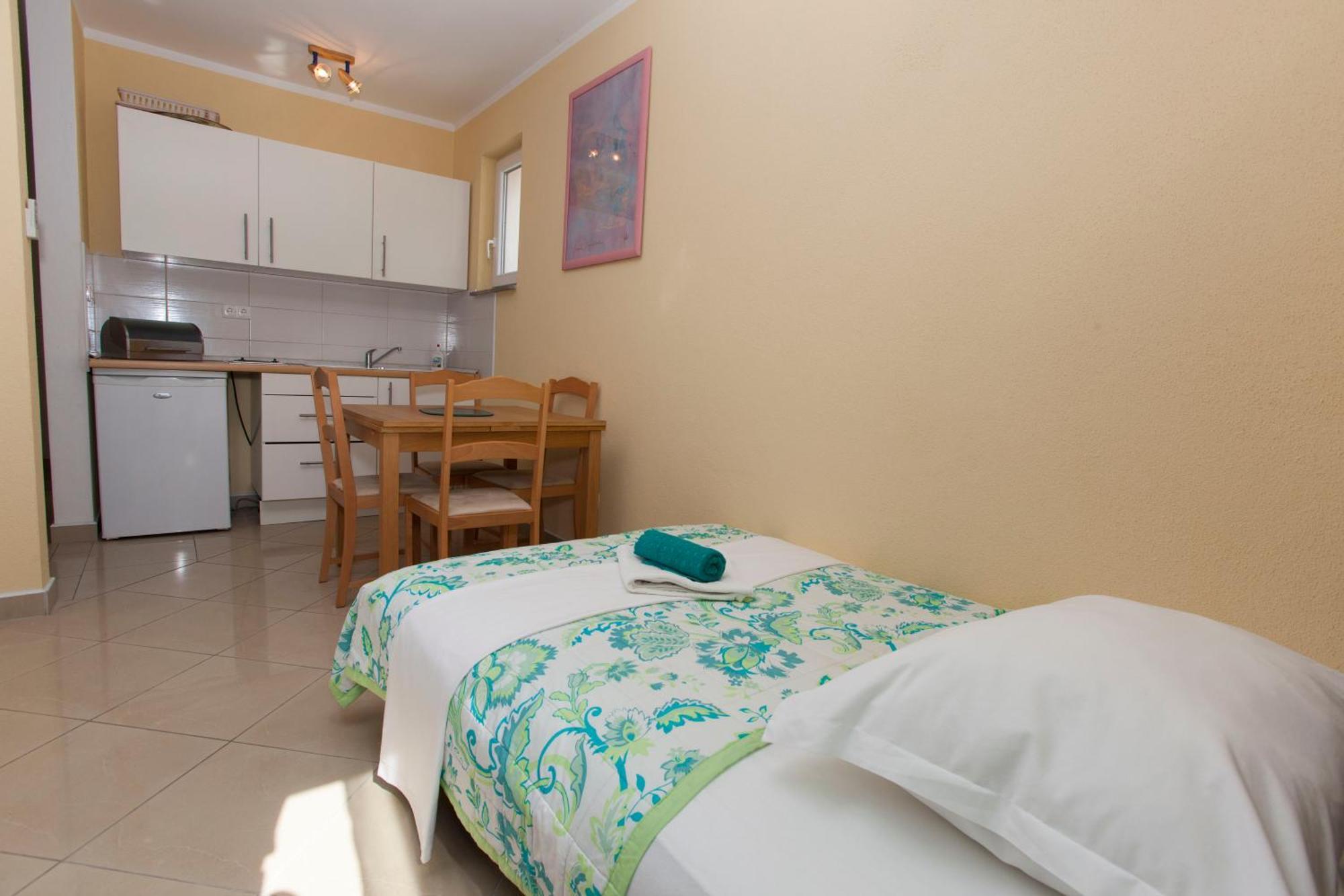Apartments Damjanovic Makarska Room photo