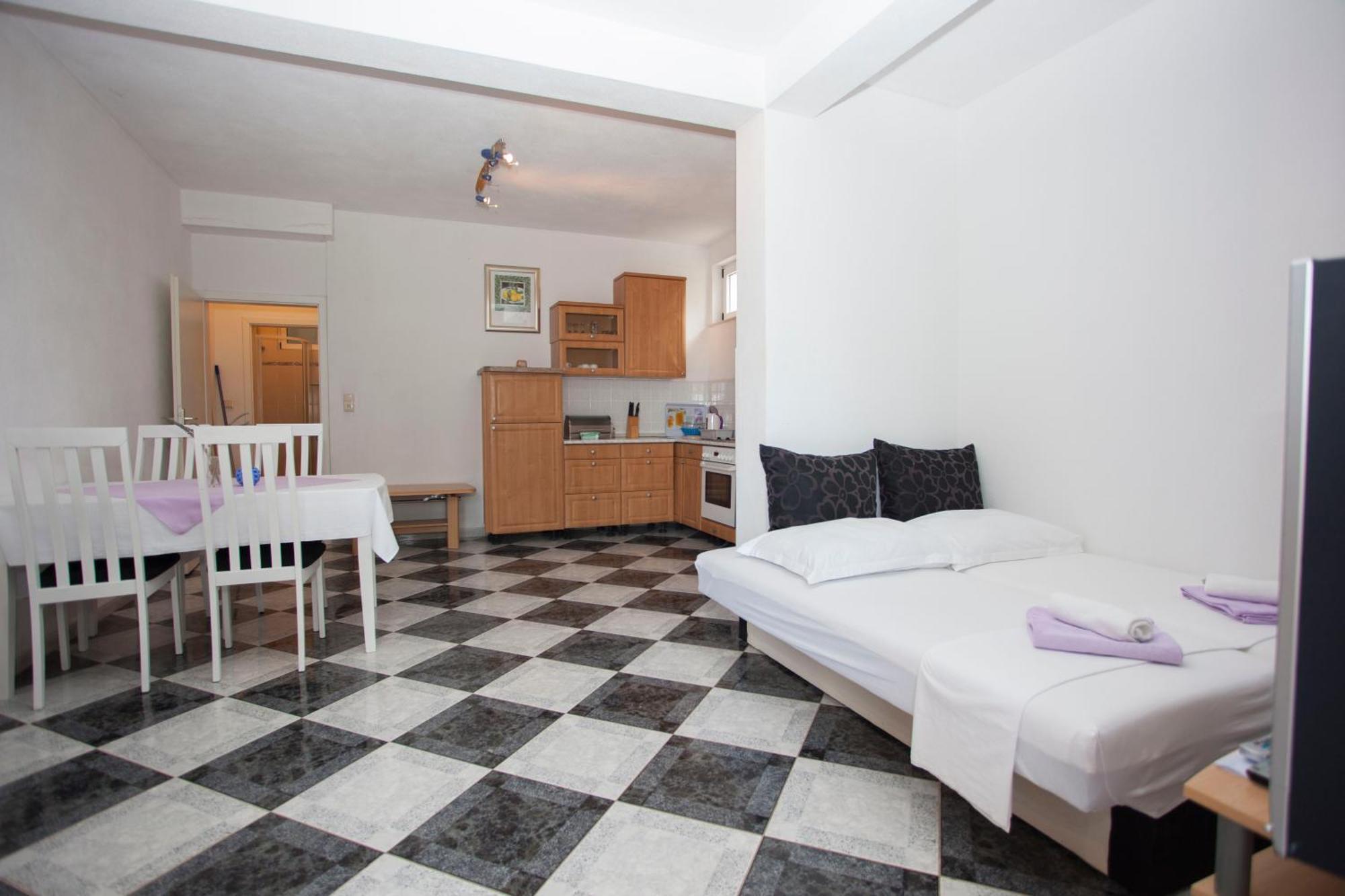 Apartments Damjanovic Makarska Room photo