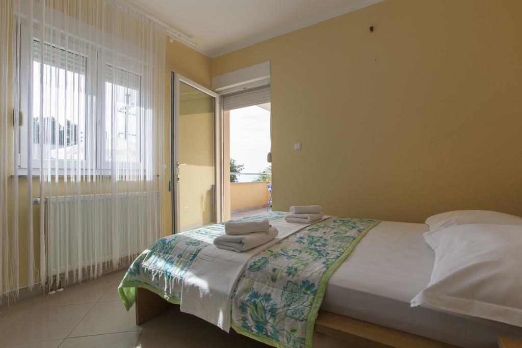 Apartments Damjanovic Makarska Room photo