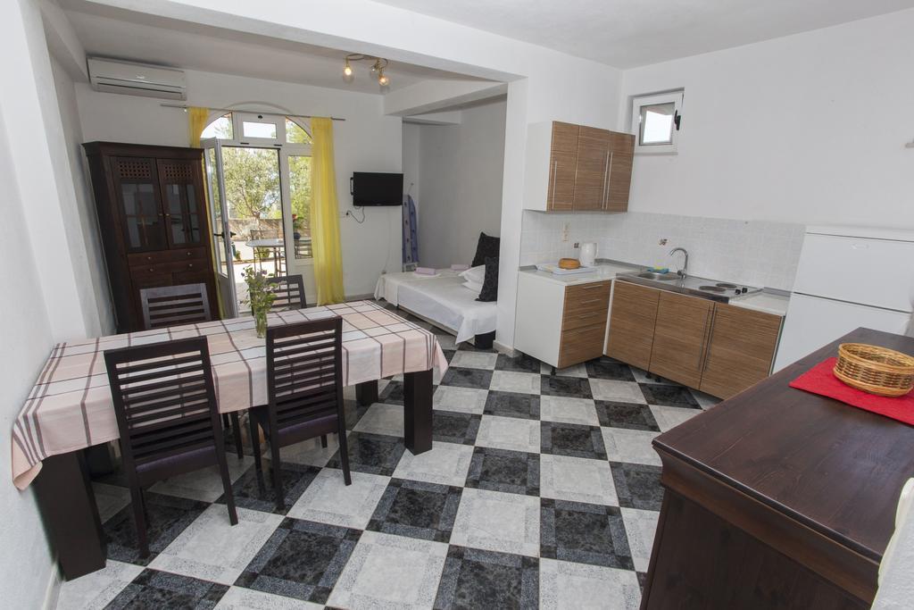Apartments Damjanovic Makarska Exterior photo