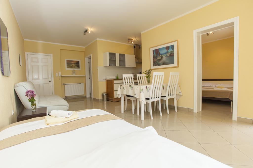 Apartments Damjanovic Makarska Exterior photo