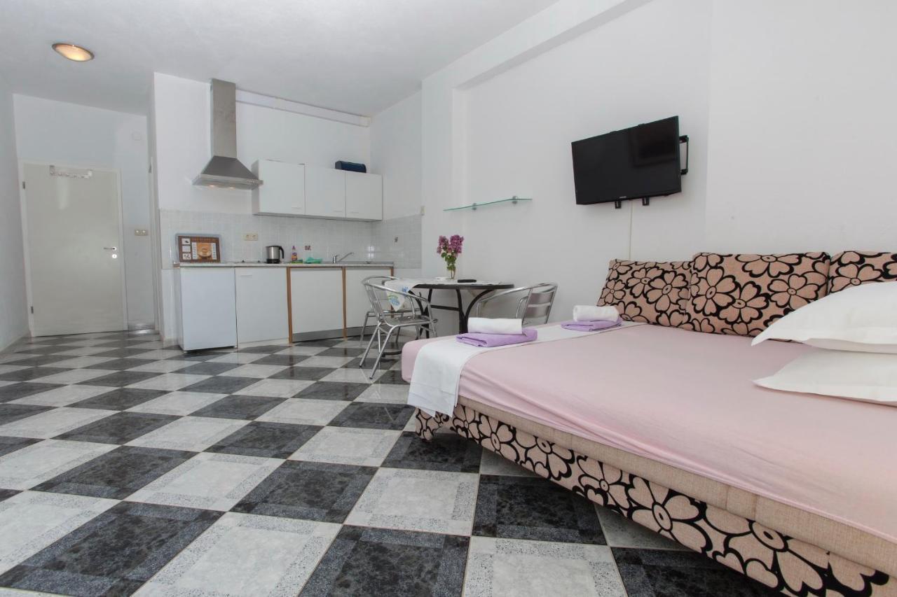 Apartments Damjanovic Makarska Room photo